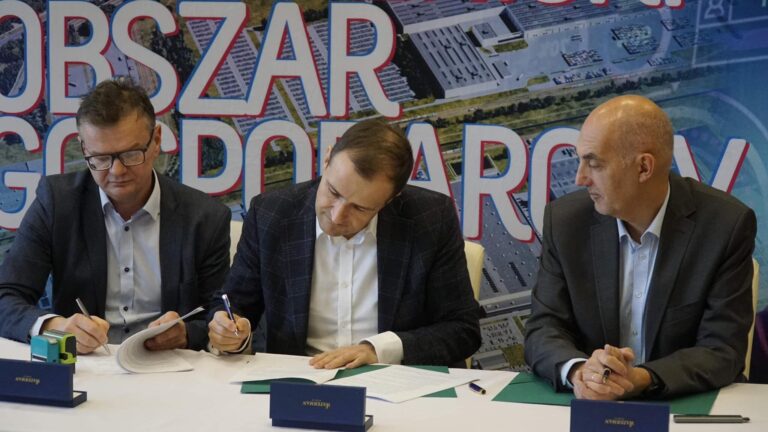 Podpisanie umowy związanej z&nbsp;uzbrojeniem Jaworznickiego Obszaru Gospodarczego