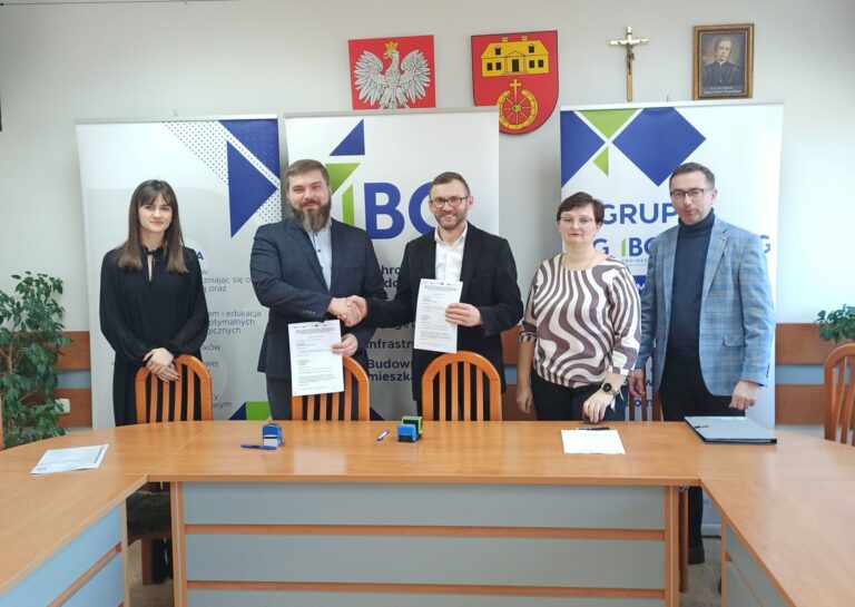 Podpisanie umowy na&nbsp;budowę gminnej oczyszczalni ścieków w&nbsp;Nozdrzcu – Etap II